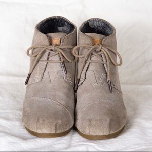 TOMS size 9 Wedge Bootie tan suede